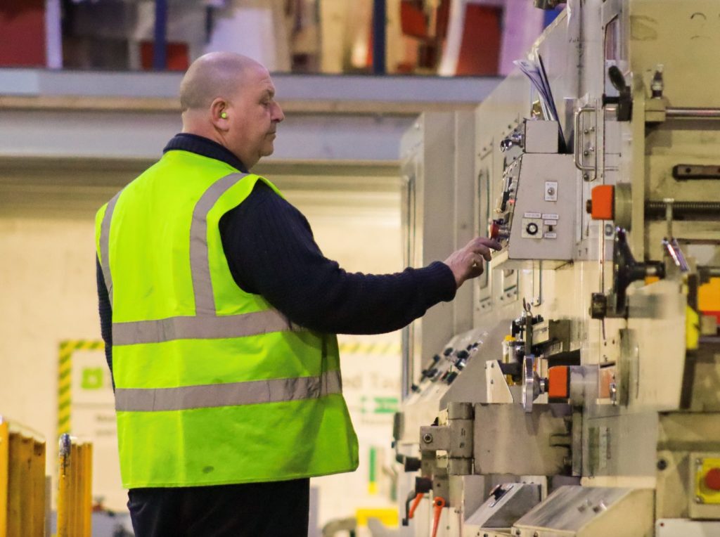 Why Corrugated Beats Plastic for UK Packaging